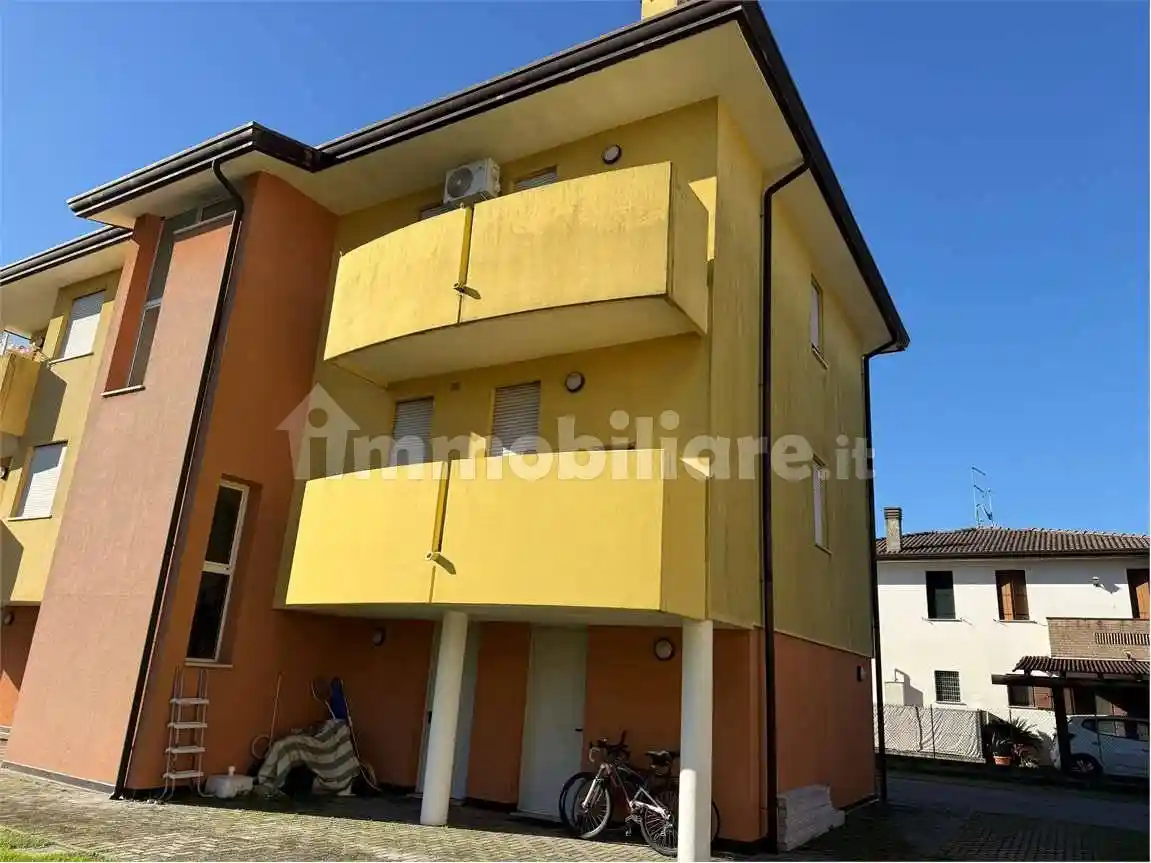 Appartamento in vendita a Correzzola