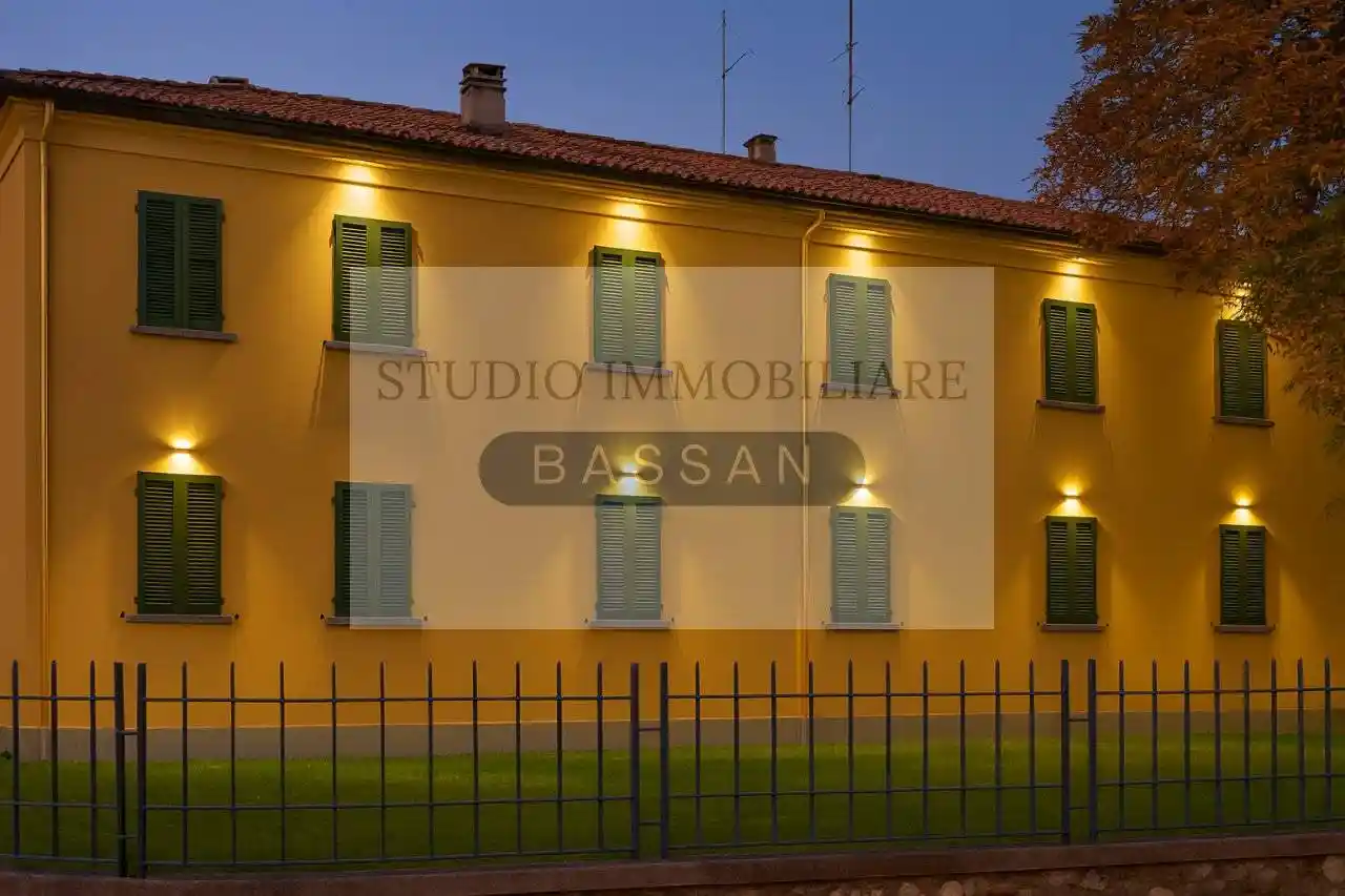 Palazzo - Edificio in vendita a Somma Lombardo