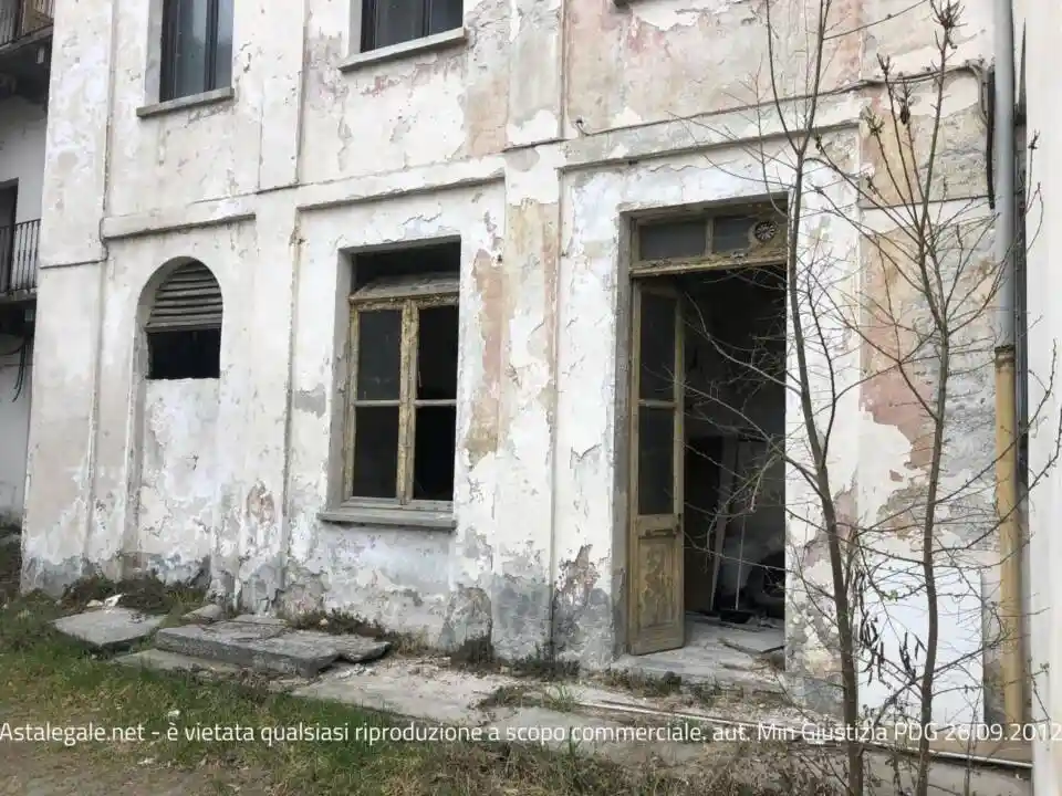 Palazzo - Stabile in vendita a Pont-Canavese
