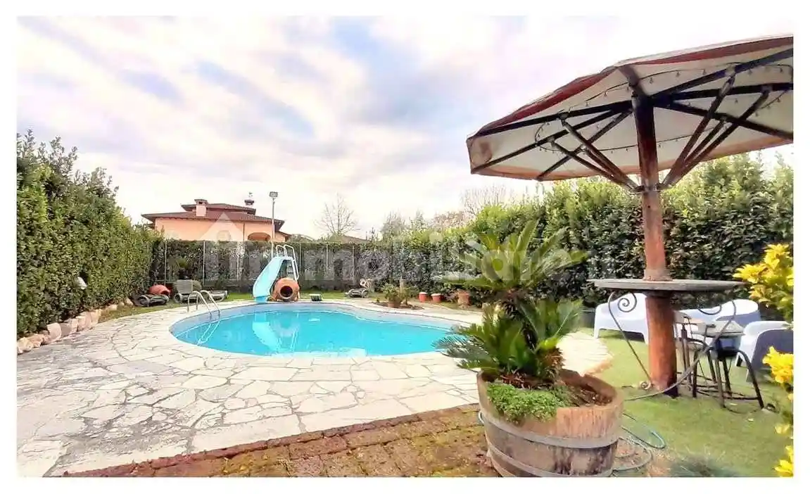 Villa in vendita a Larciano