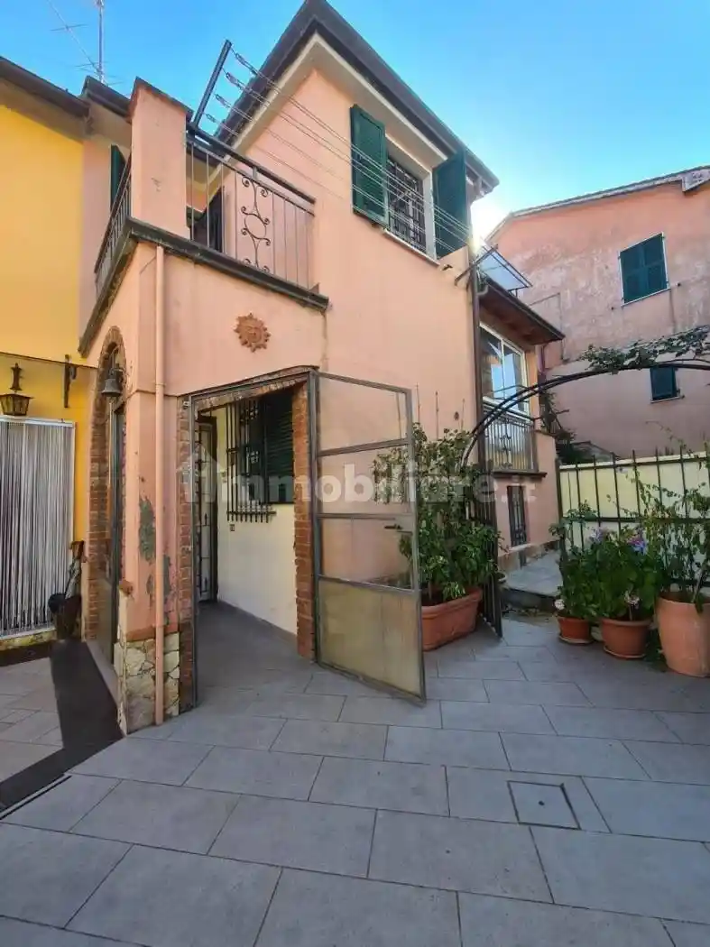 Casa indipendente in vendita a Sarzana