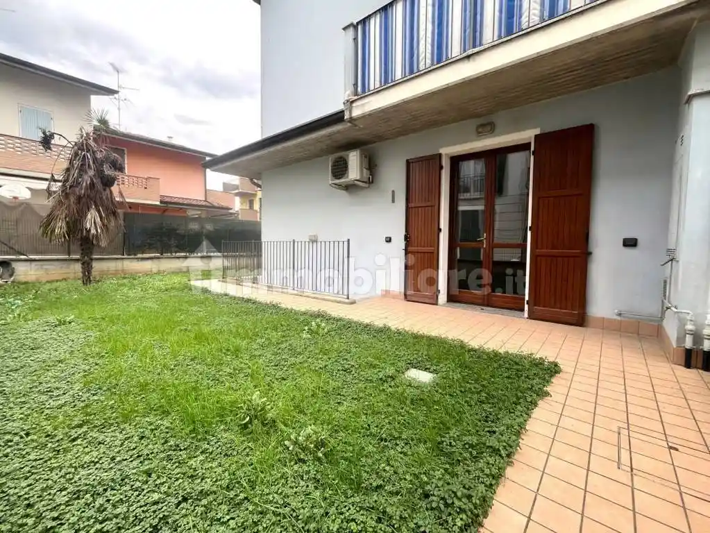 Appartamento in vendita a Urago d'Oglio