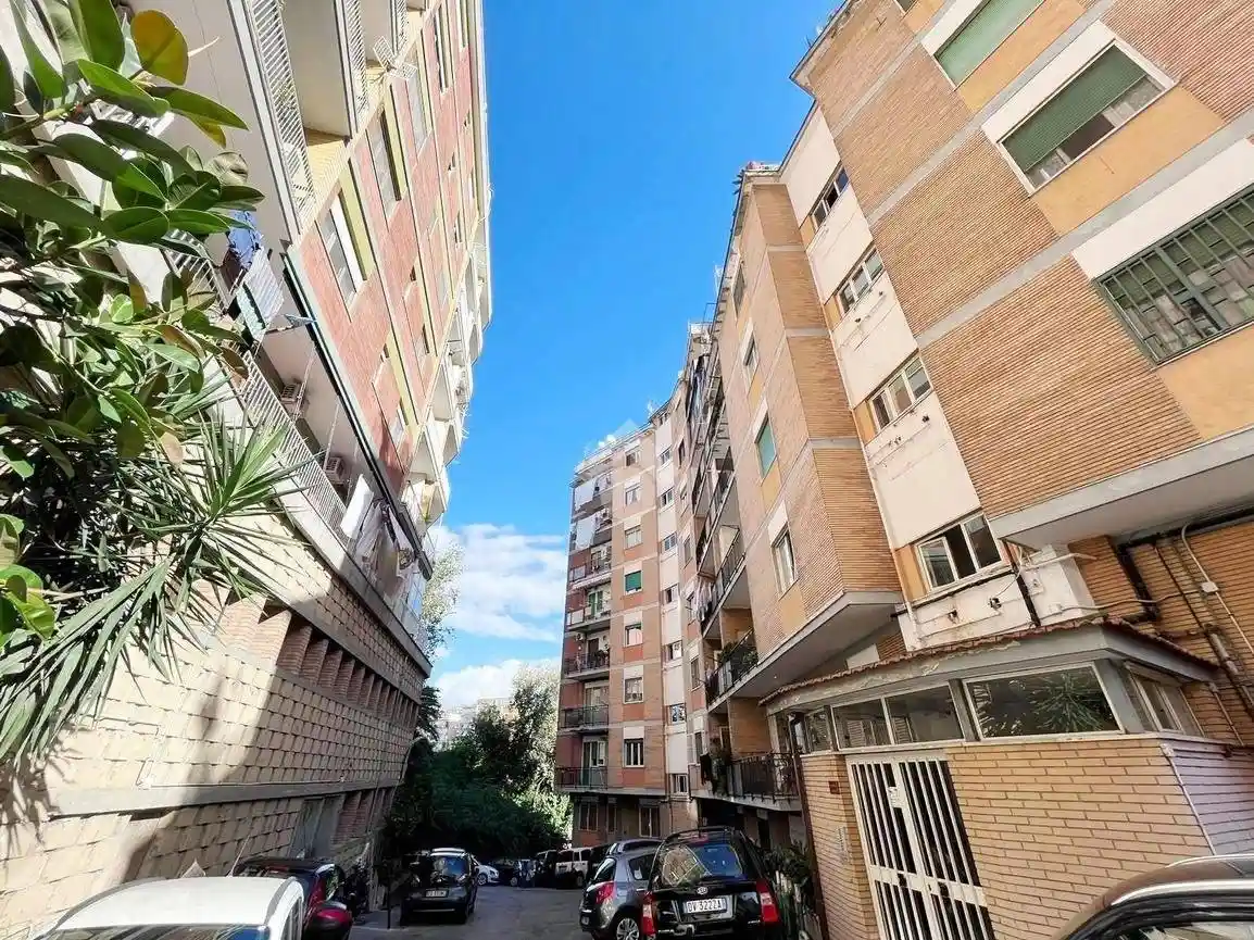 Appartamento in vendita a Napoli