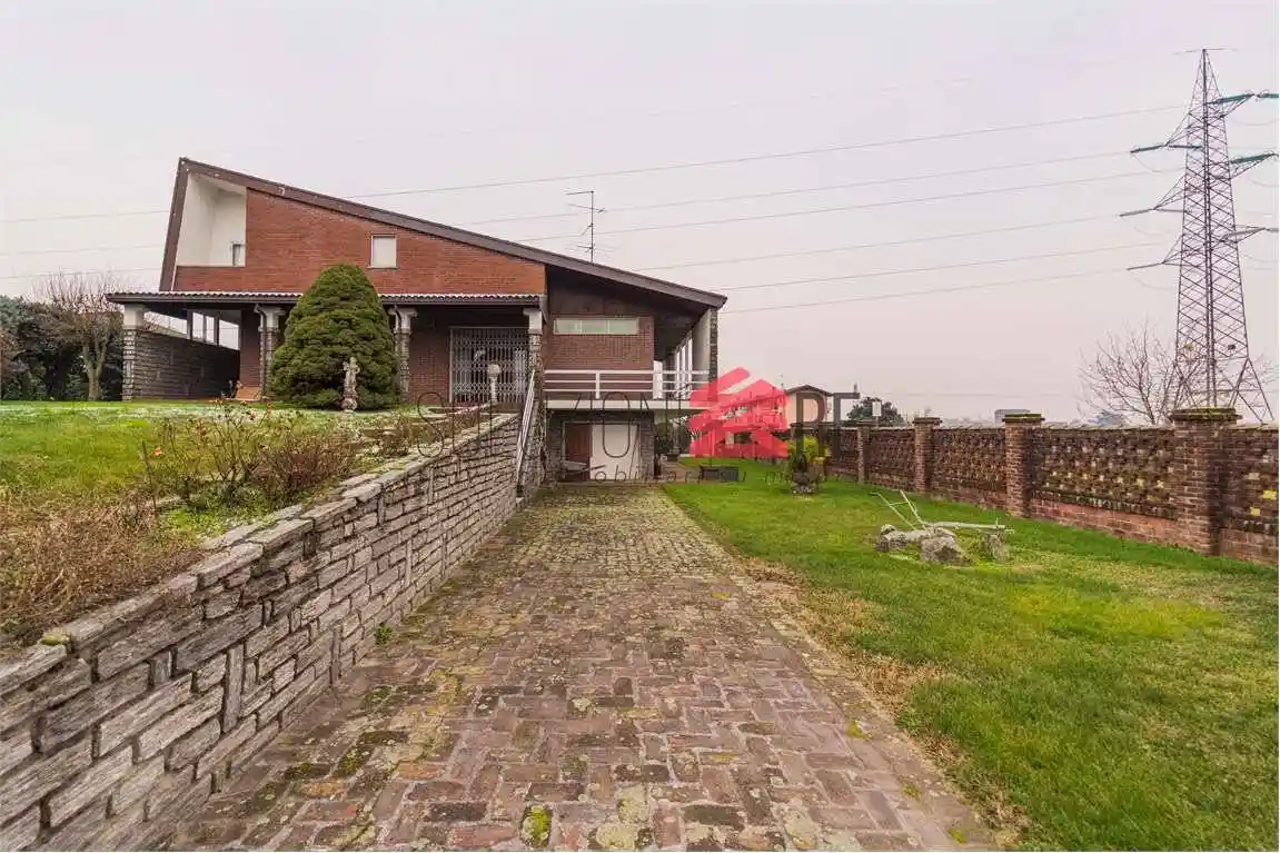 Villa in vendita a Cameri