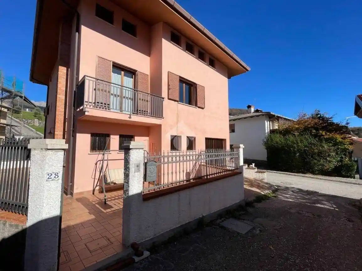 Casa indipendente in vendita a Lusevera