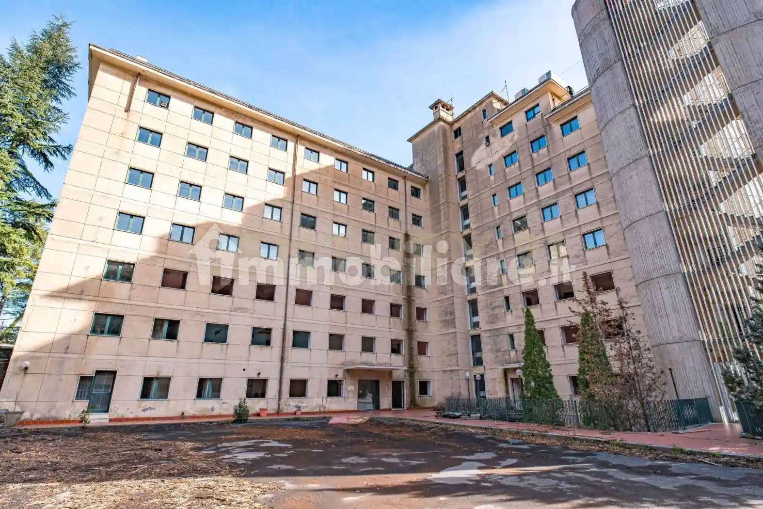 Palazzo - Edificio in vendita a Zafferana Etnea