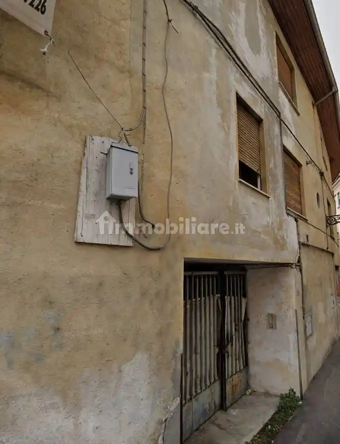 Palazzo - Stabile in vendita a Gozzano