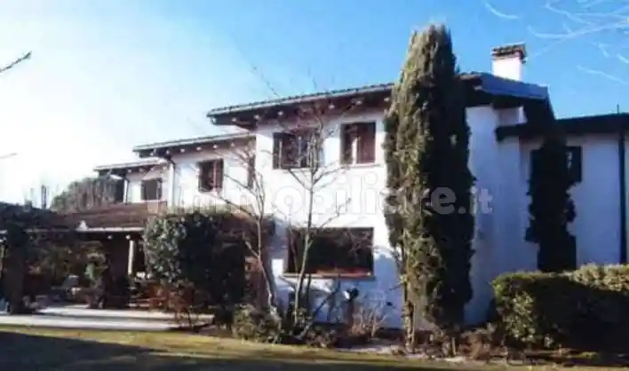 Villa in vendita a Colceresa