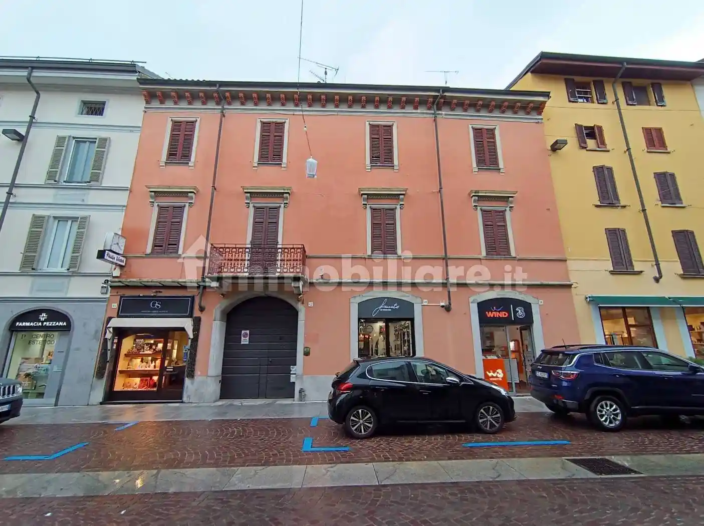 Palazzo - Edificio in vendita a Borgomanero