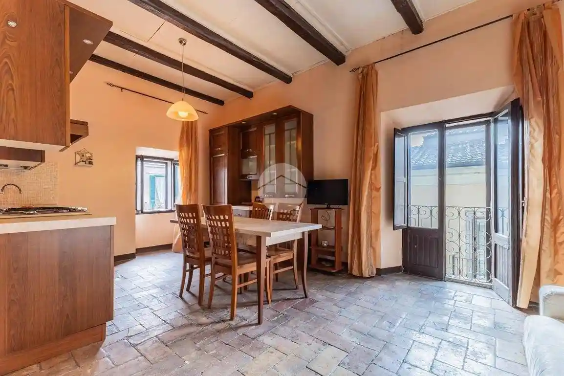 Palazzo - Edificio in vendita a Gallese