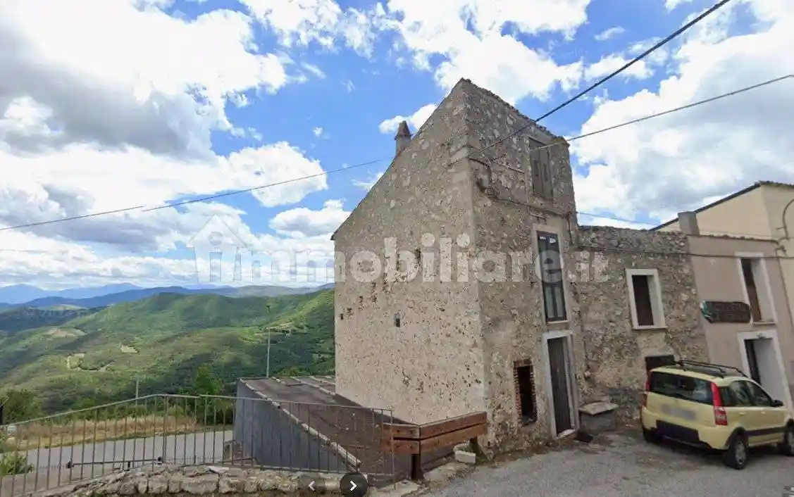 Casa indipendente in vendita a Castelvecchio Calvisio