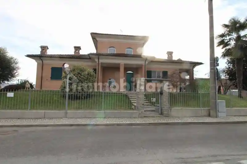 Villa in vendita a Cherasco