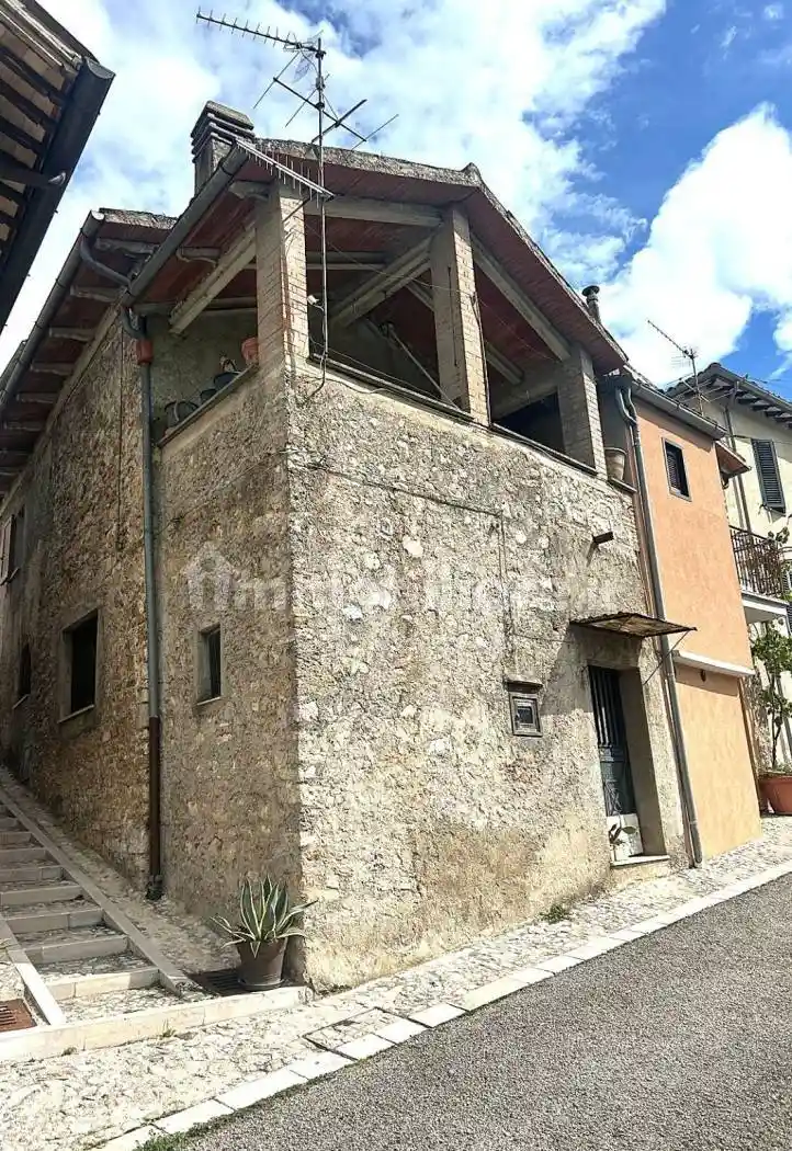 Casa indipendente in vendita a Sant'Anatolia di Narco