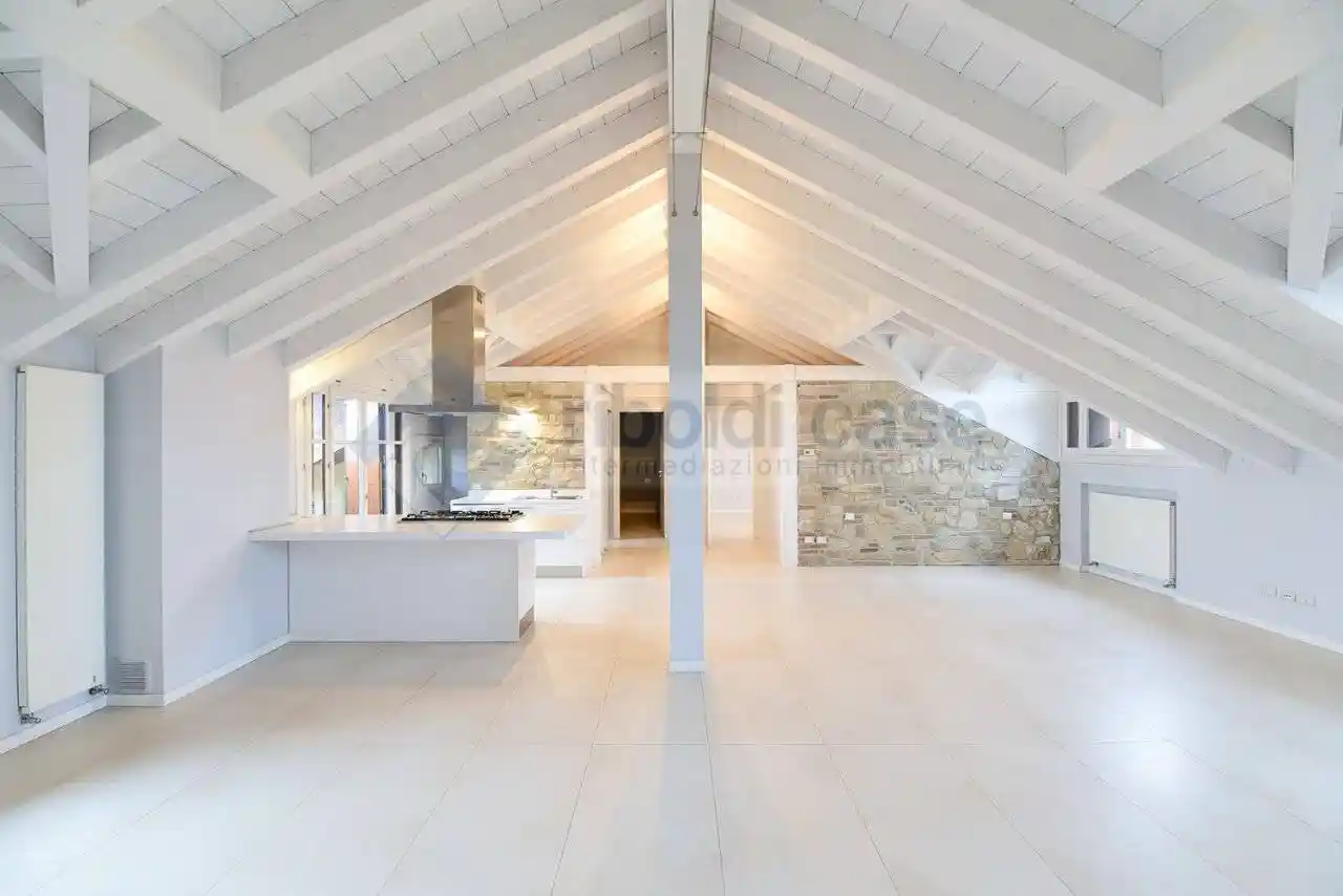 Appartamento in vendita a Carate Brianza