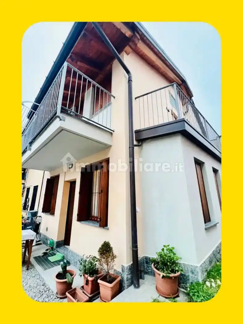 Casa indipendente in vendita a Bollate