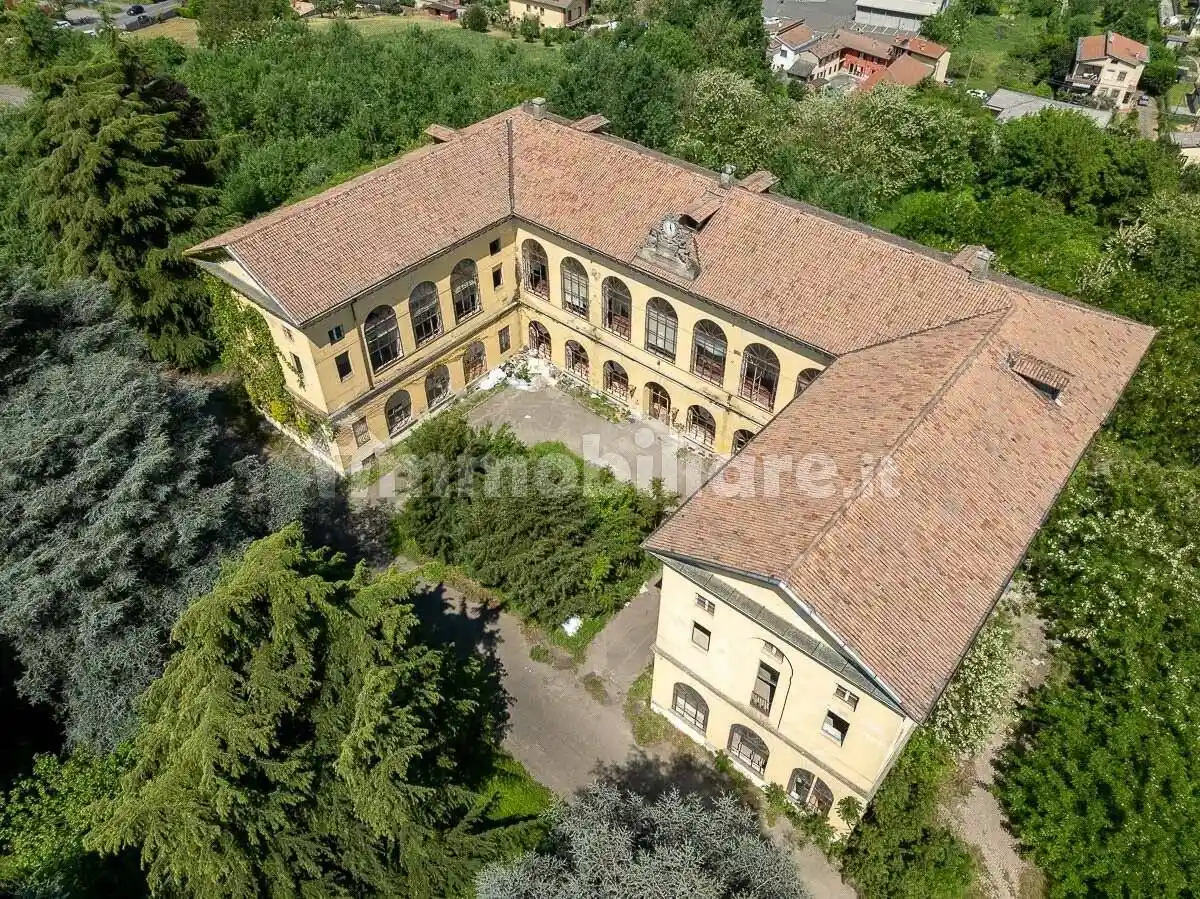 Palazzo - Stabile in vendita a Stradella