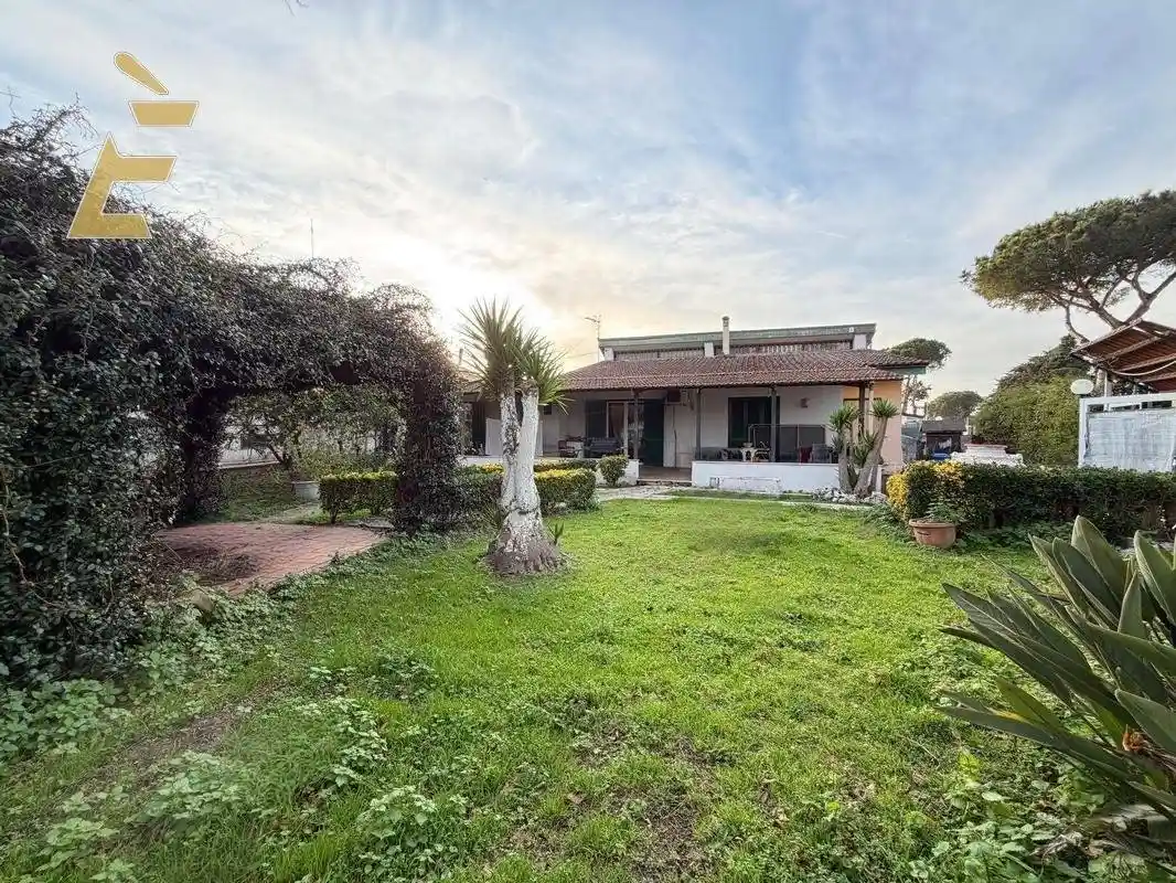 Villa in vendita a Giugliano in Campania