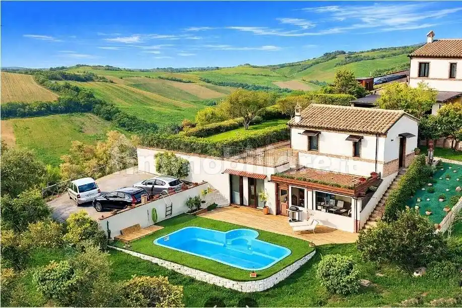 Villa in vendita a Maiolati Spontini