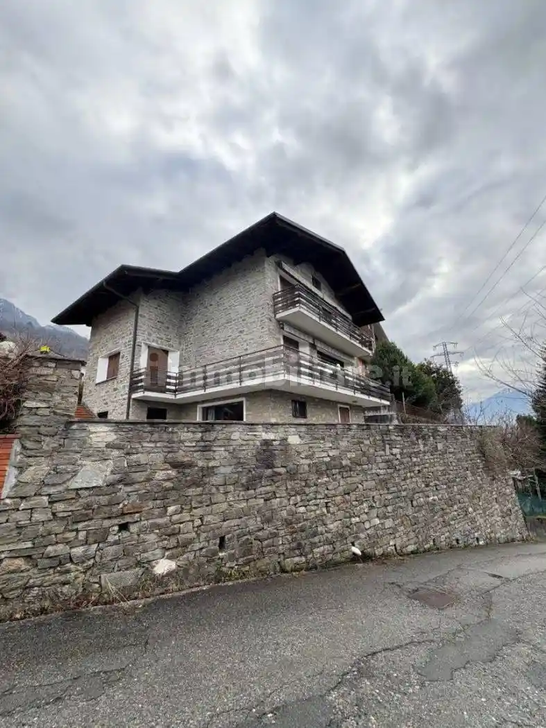 Villa in vendita a Trontano