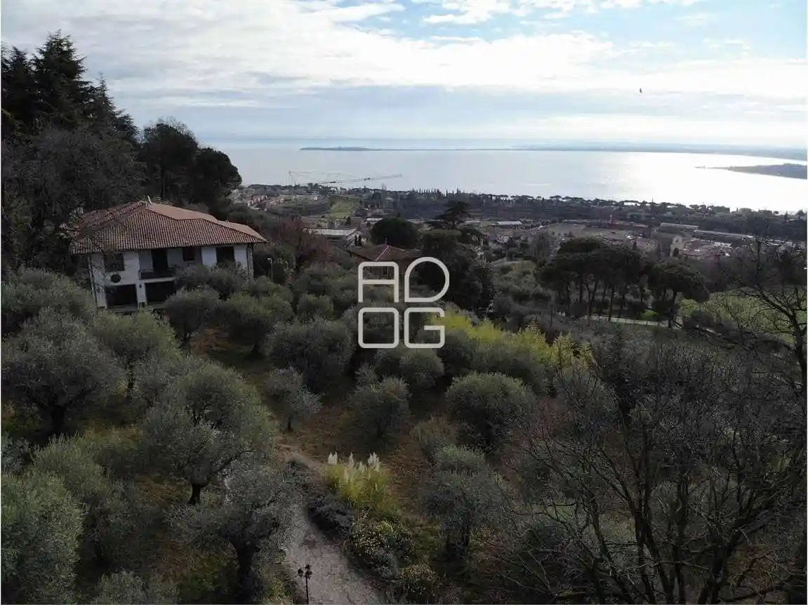 Villa in vendita a Padenghe sul Garda