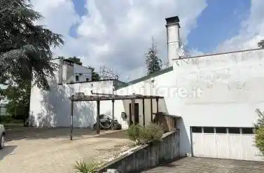 Casa indipendente in vendita a Cameri