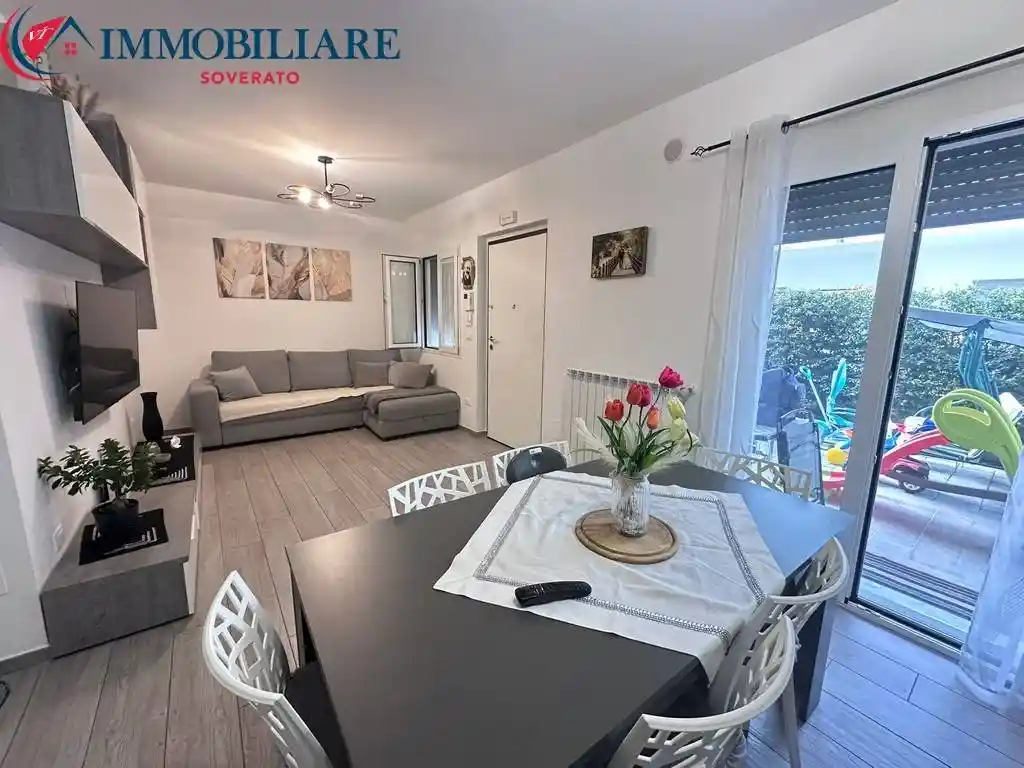 Appartamento in vendita a Davoli