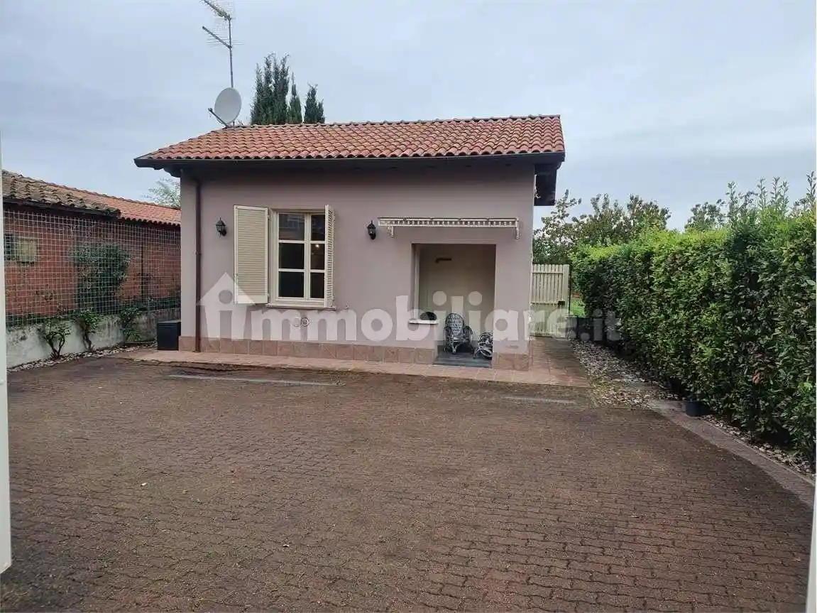 Casa indipendente in affitto a Sarzana