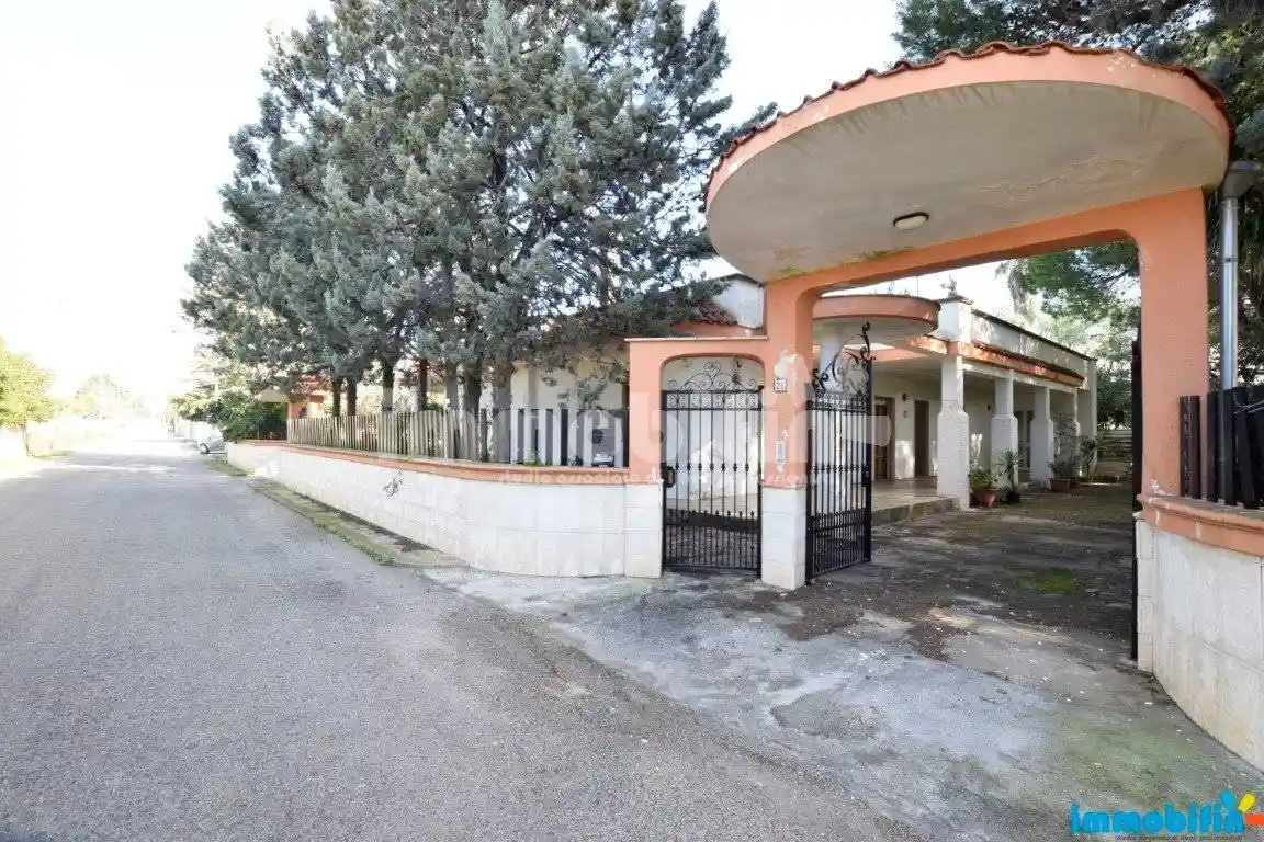 Villa in vendita a Oria