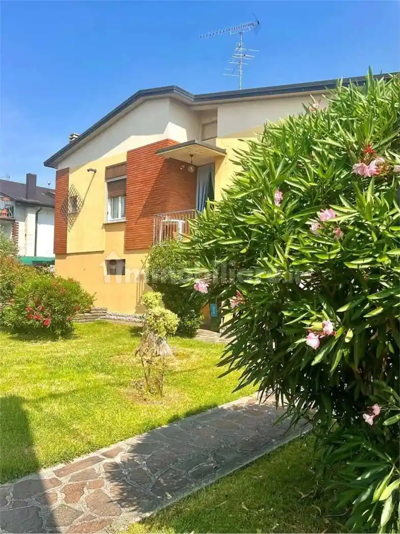 Villa in vendita a Curtatone