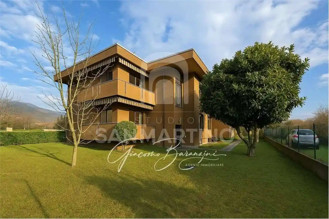 Appartamento in vendita a Gavirate