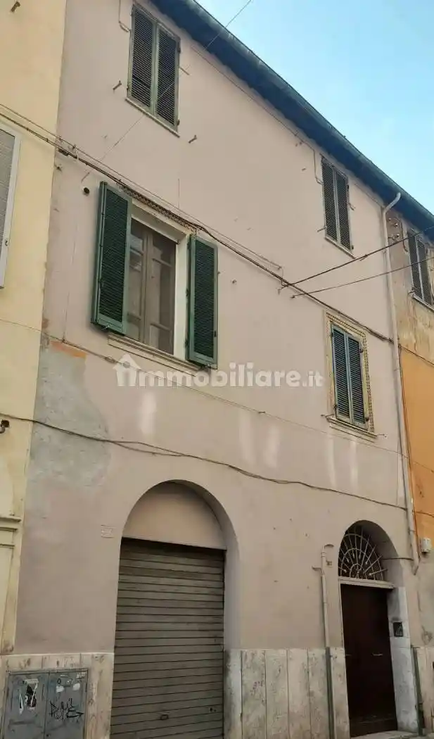 Palazzo - Edificio in vendita a Terni