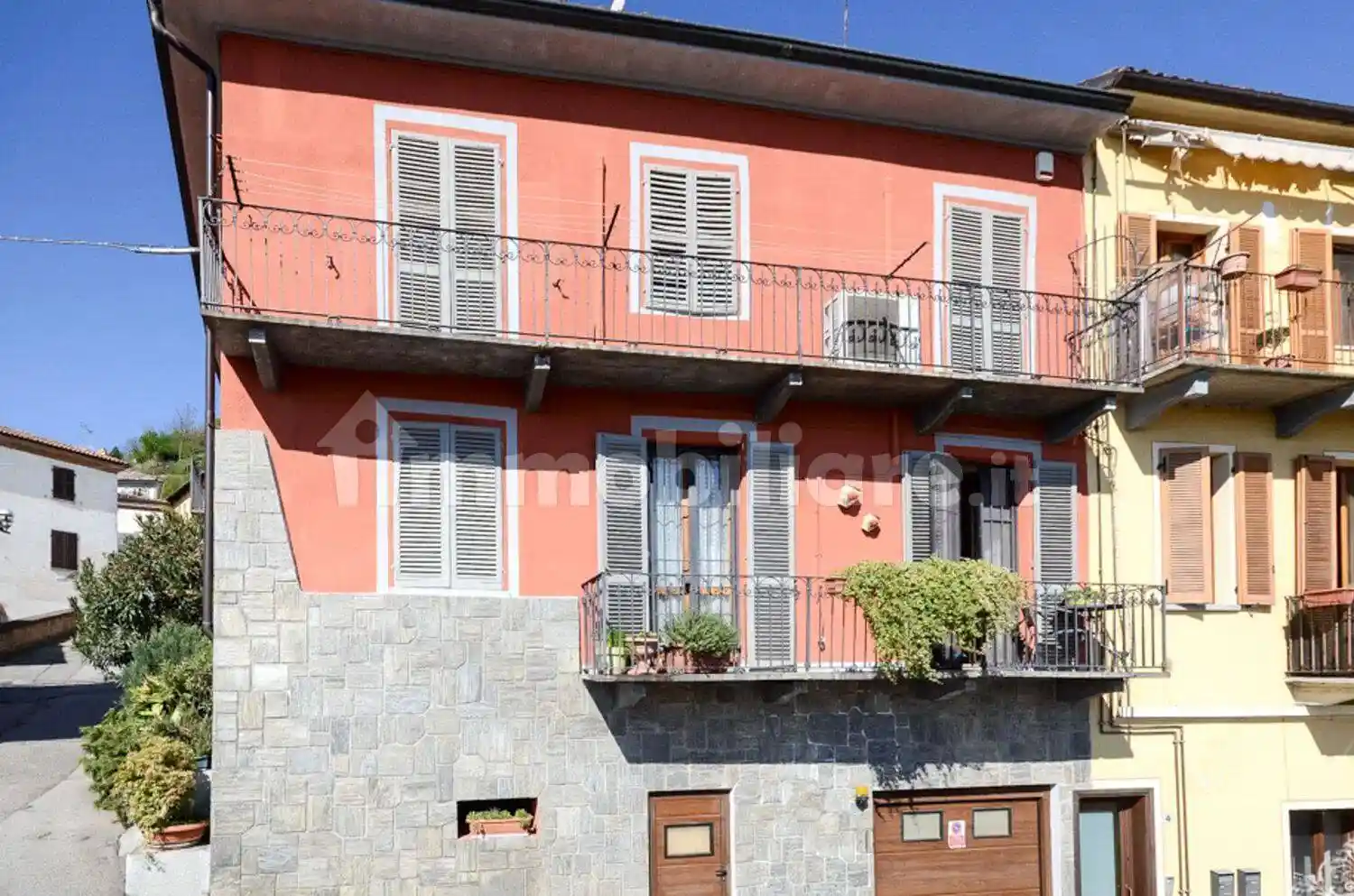 Villa in vendita a Mombercelli