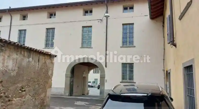 Palazzo - Stabile in vendita a Chiari