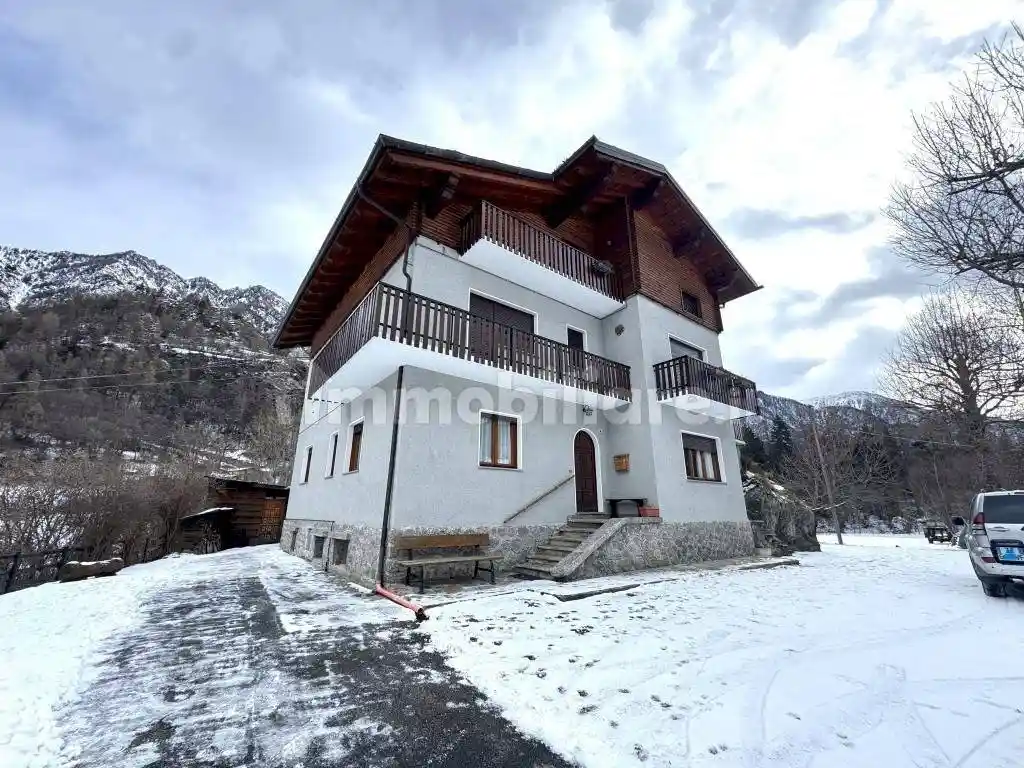 Villa in vendita a Brusson