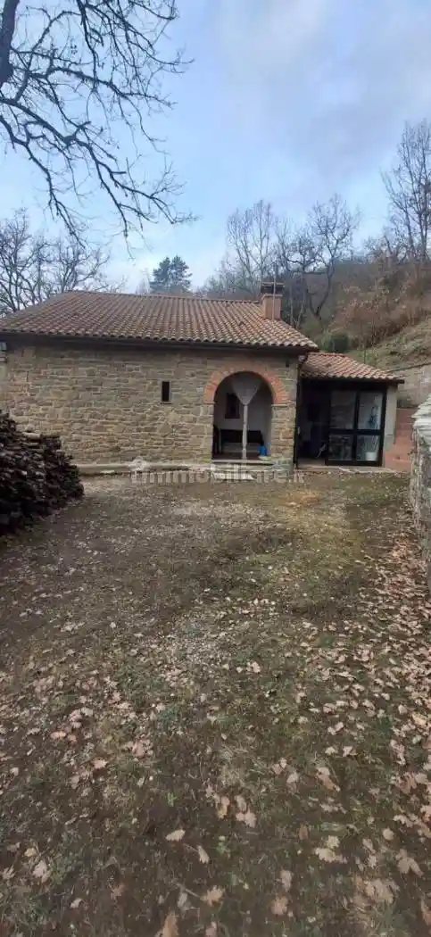 Casa indipendente in vendita a Castel Focognano