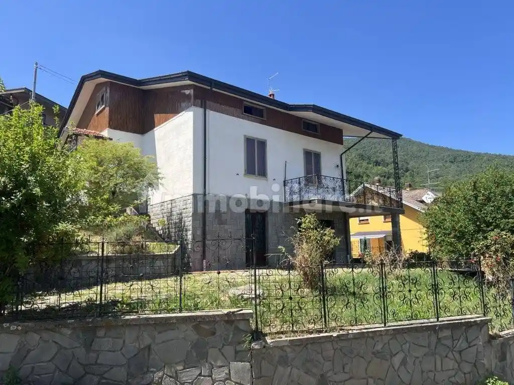 Villa in vendita a Bardi