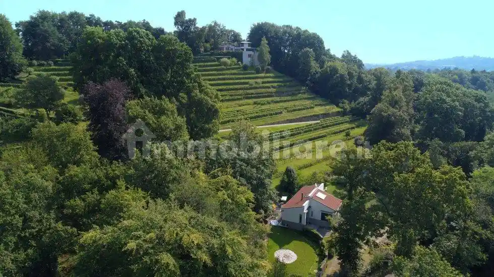 Villa in affitto a Azzate