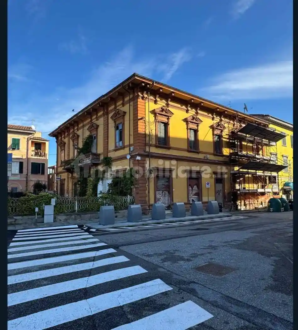 Palazzo - Stabile in vendita a Pisa