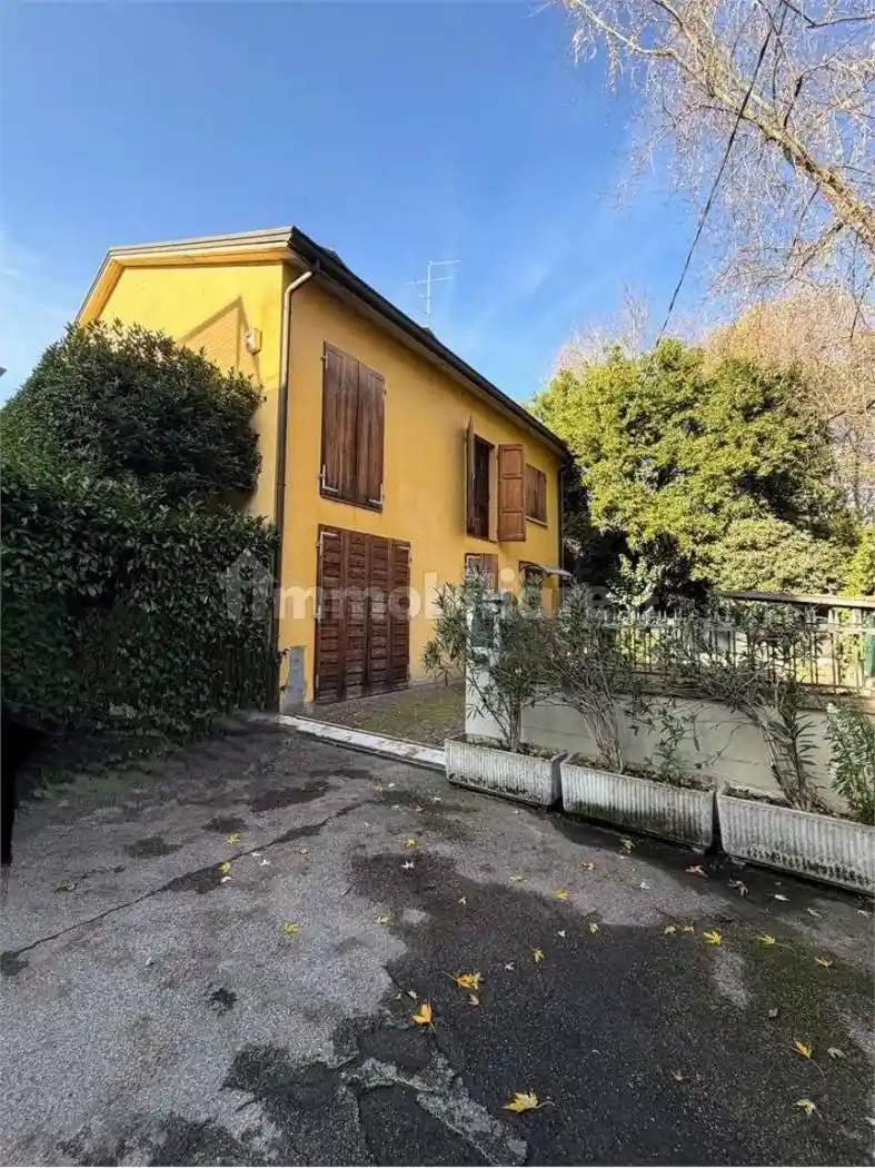 Casa indipendente in vendita a Reggio Emilia