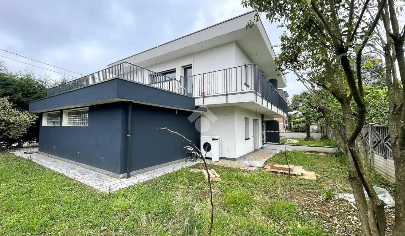 Villa in vendita a Lomazzo