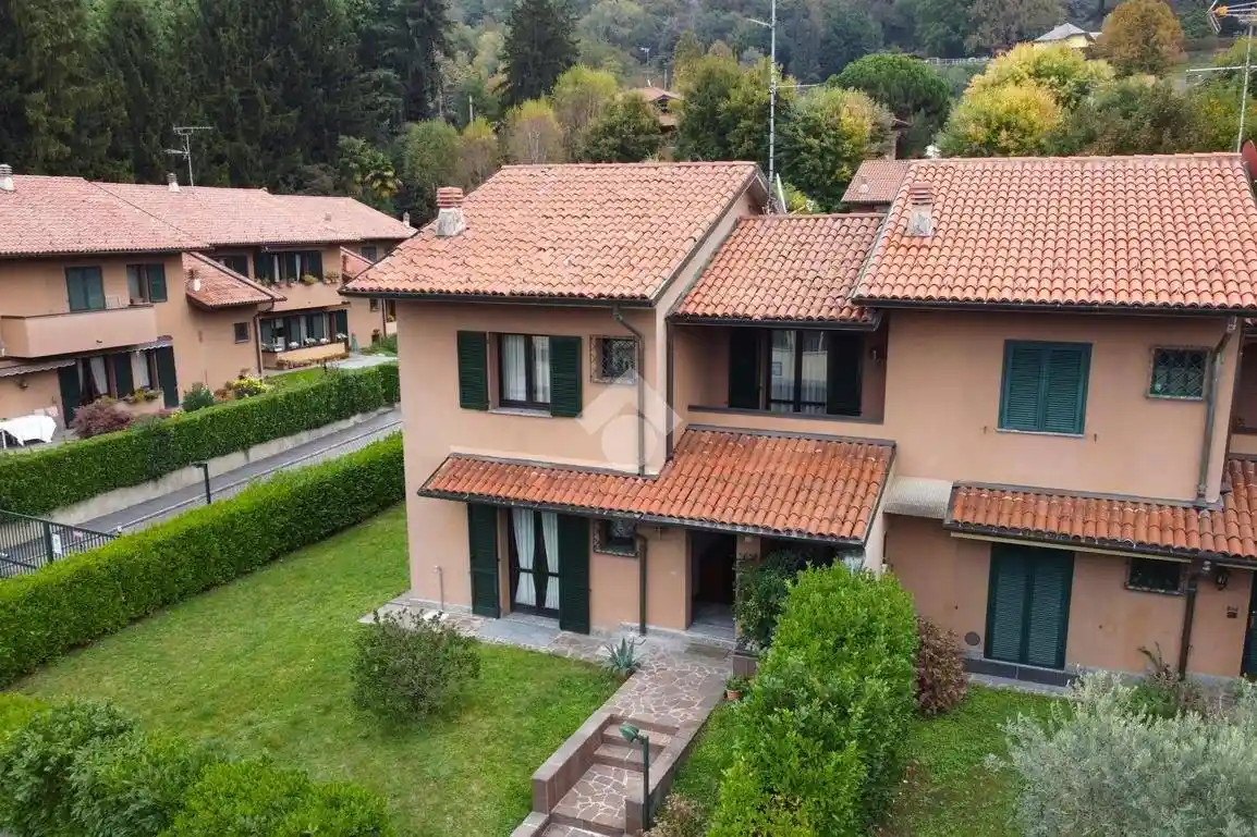 Villetta a schiera in vendita a Barzanò