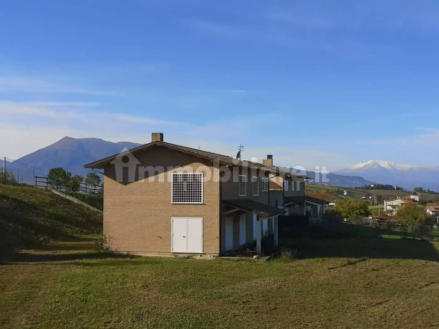 Villa in vendita a Controguerra