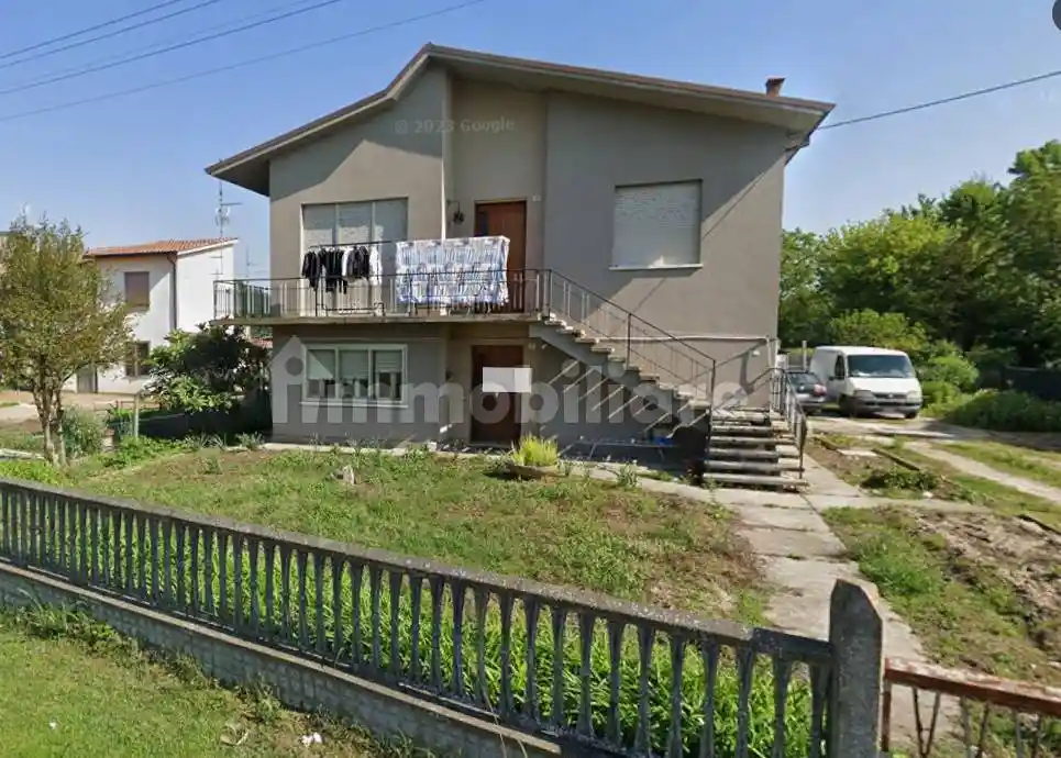 Palazzo - Stabile in vendita a Castelmassa