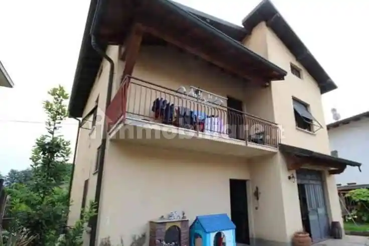 Villa in vendita a Fenegrò