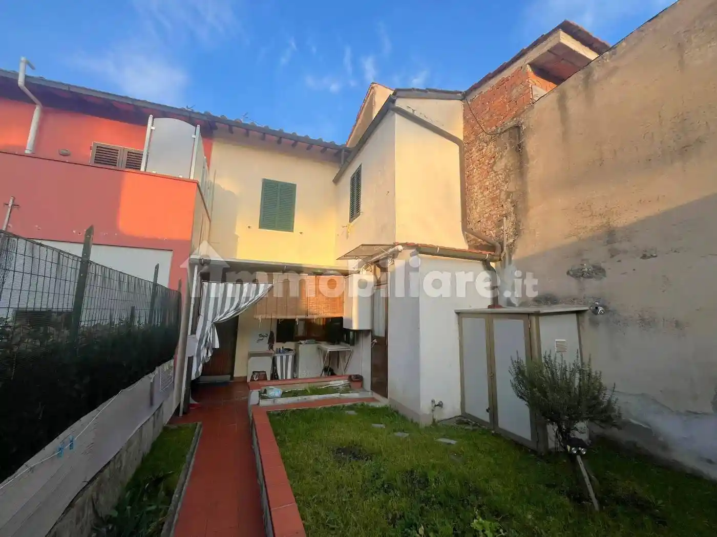 Casa indipendente in vendita a Campi Bisenzio