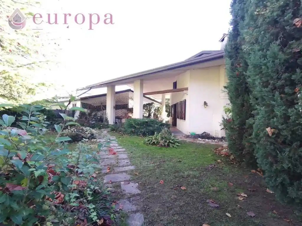 Villa in vendita a Roveredo in Piano