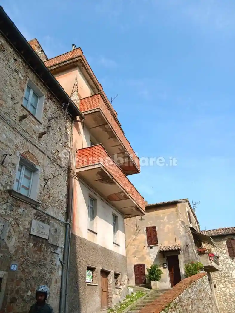 Palazzo - Edificio in vendita a Narni