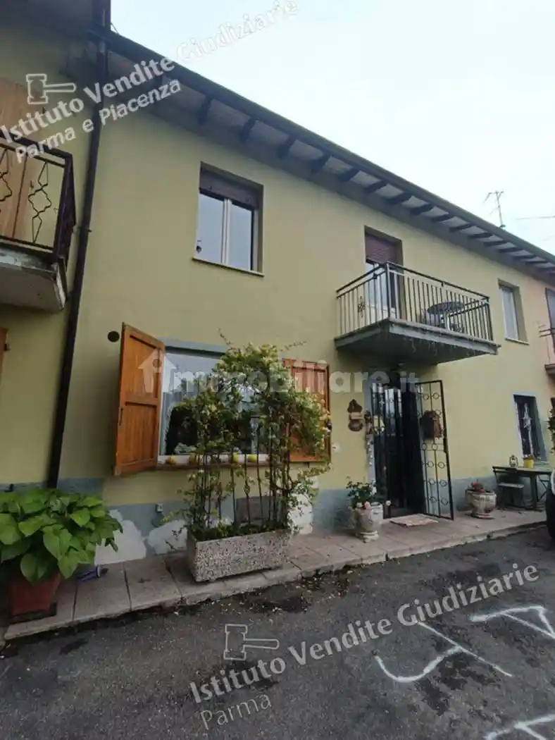 Appartamento in vendita a Langhirano