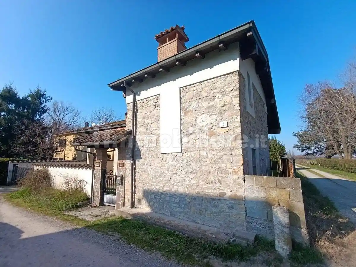 Villa in vendita a Collecchio