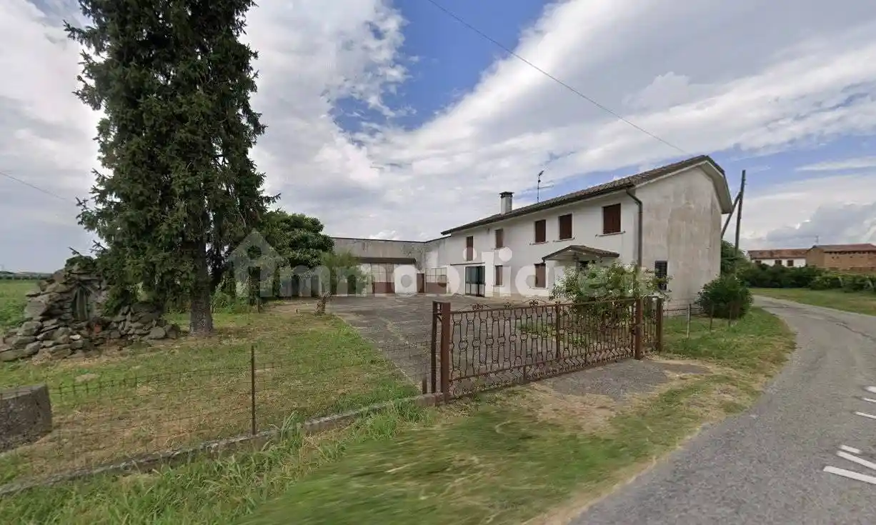 Casa indipendente in vendita a Urbana